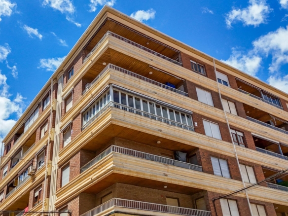 ESPACIOSO APARTAMENTO DE 3 HABITACIONES Y AMPLIA TERRAZA