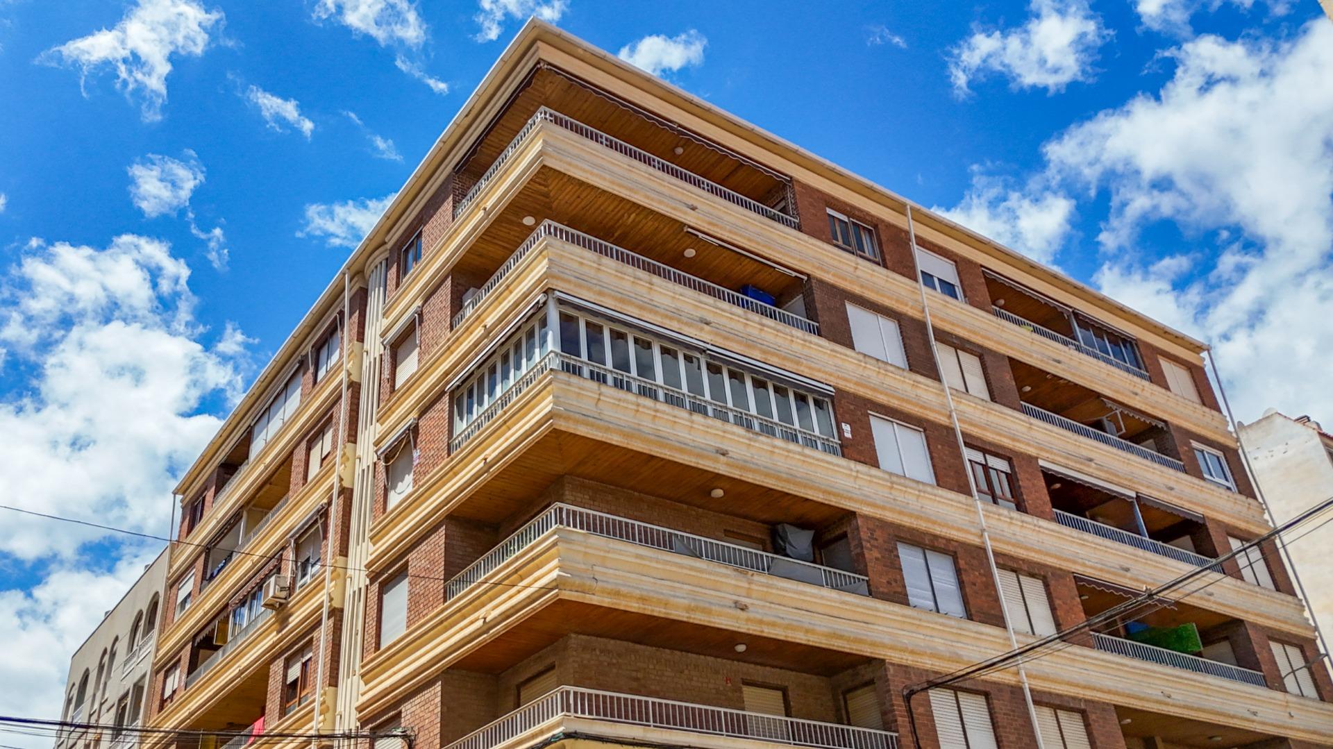 ESPACIOSO APARTAMENTO DE 3 HABITACIONES Y AMPLIA TERRAZA