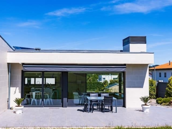 Oportunidad Única en Gijó: Chalet de Lujo con Licencia Turística Activa y Vistas Panorámicas