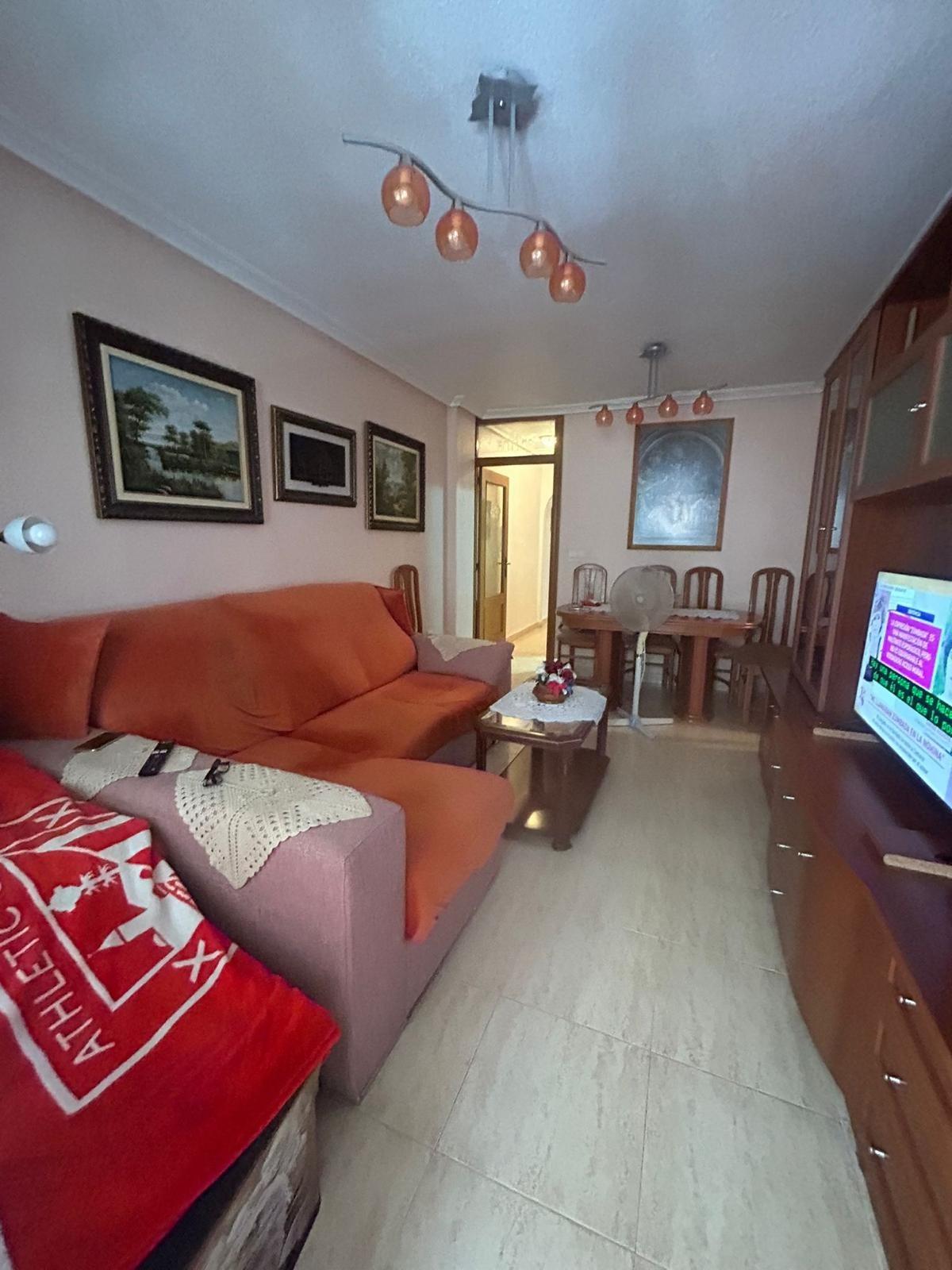 Apartamento con garaje cerrado en Torrevieja – Zona Acequion