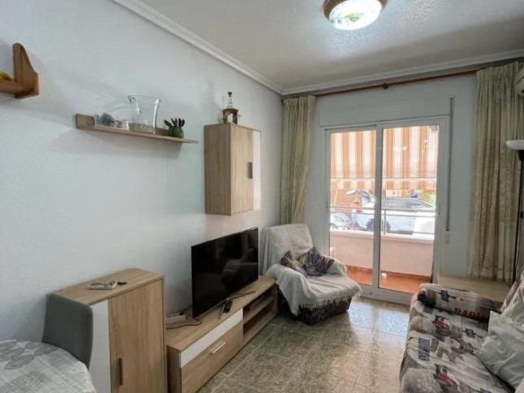 GRAN APARTAMENTO EN TORREVIEJA, 2 HAB, 1 BAÑO