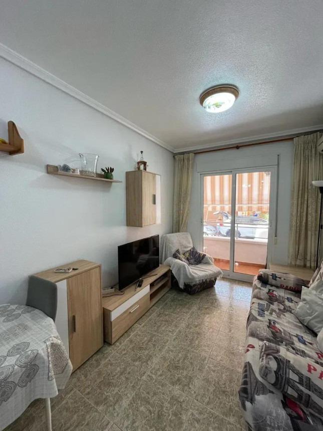 1-1-136 GRAN APARTAMENTO EN TORREVIEJA, 2 HAB, 1 BAÑO