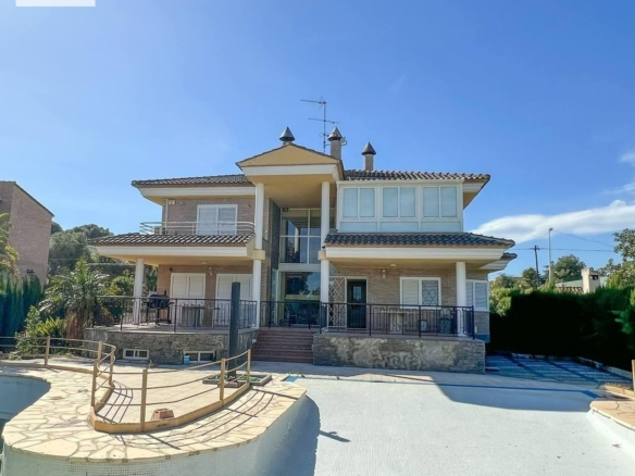 LUXURY VILLA IN VALENCIA