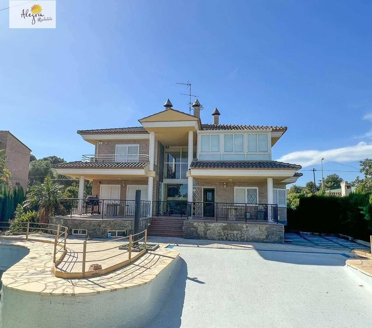 LUXURY VILLA IN VALENCIA