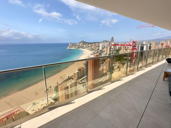 Incredible penthouse in first line of the sea