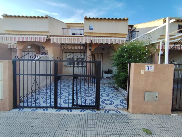 ADOSADO EN LOS ALCAZARES 3 DORM. 2 BAÑOS. PLAYA A 500 METROS.