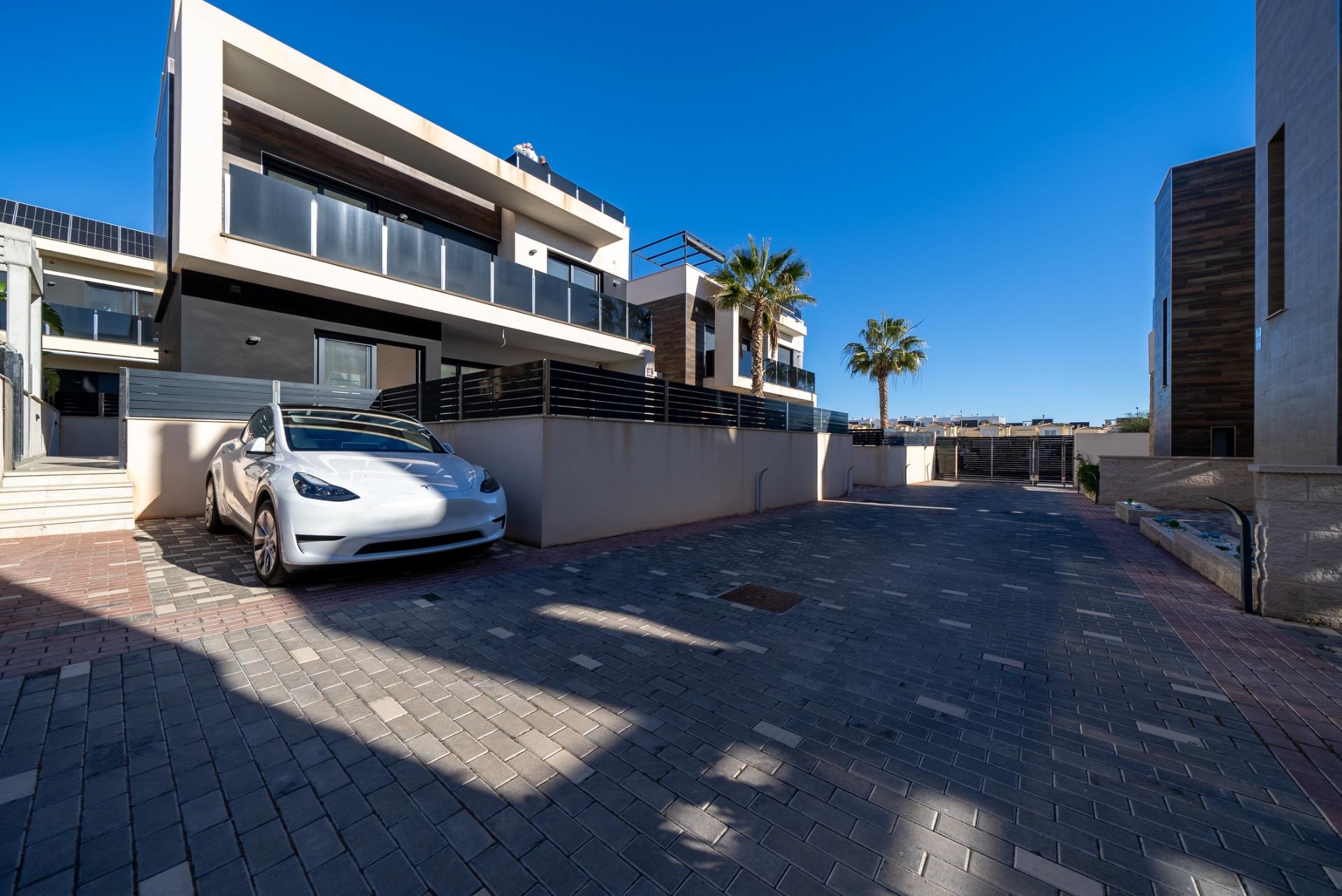 1-1-86 New Detached House for Sale in Orihuela!