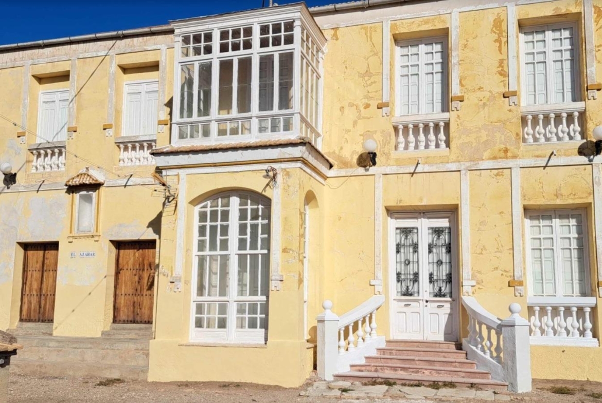 Traditional spanish rustic finca with extensive land & mountain views