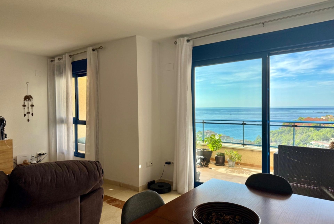 Ático exclusivo en Calpe con vistas panorámicas y proyecto de reforma