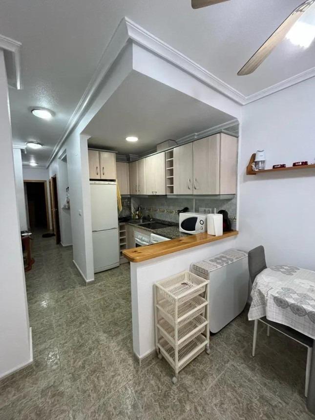 1-10-105 GRAN APARTAMENTO EN TORREVIEJA, 2 HAB, 1 BAÑO