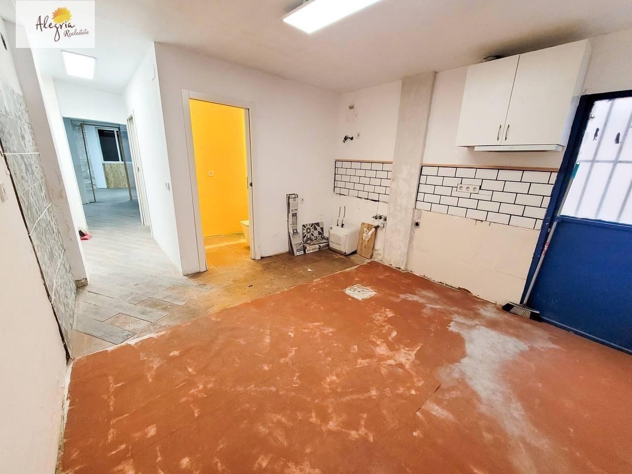 1-10-109 An excellent investment property is offered for sale in one of Valencia’s most promising neighborhoods — Benicalap