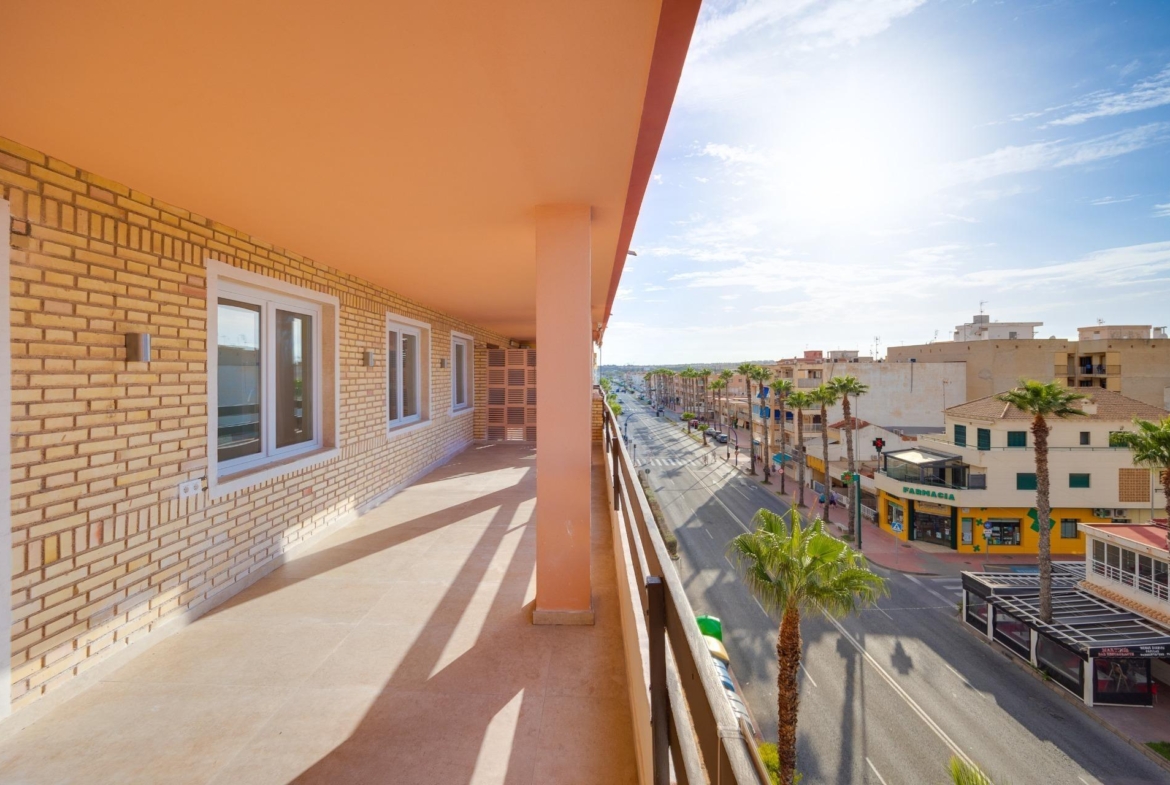 Modern gerenoveerd appartement in Playa de los Náufragos, Torrevieja 3 Slaapkamers 2 Badkamers