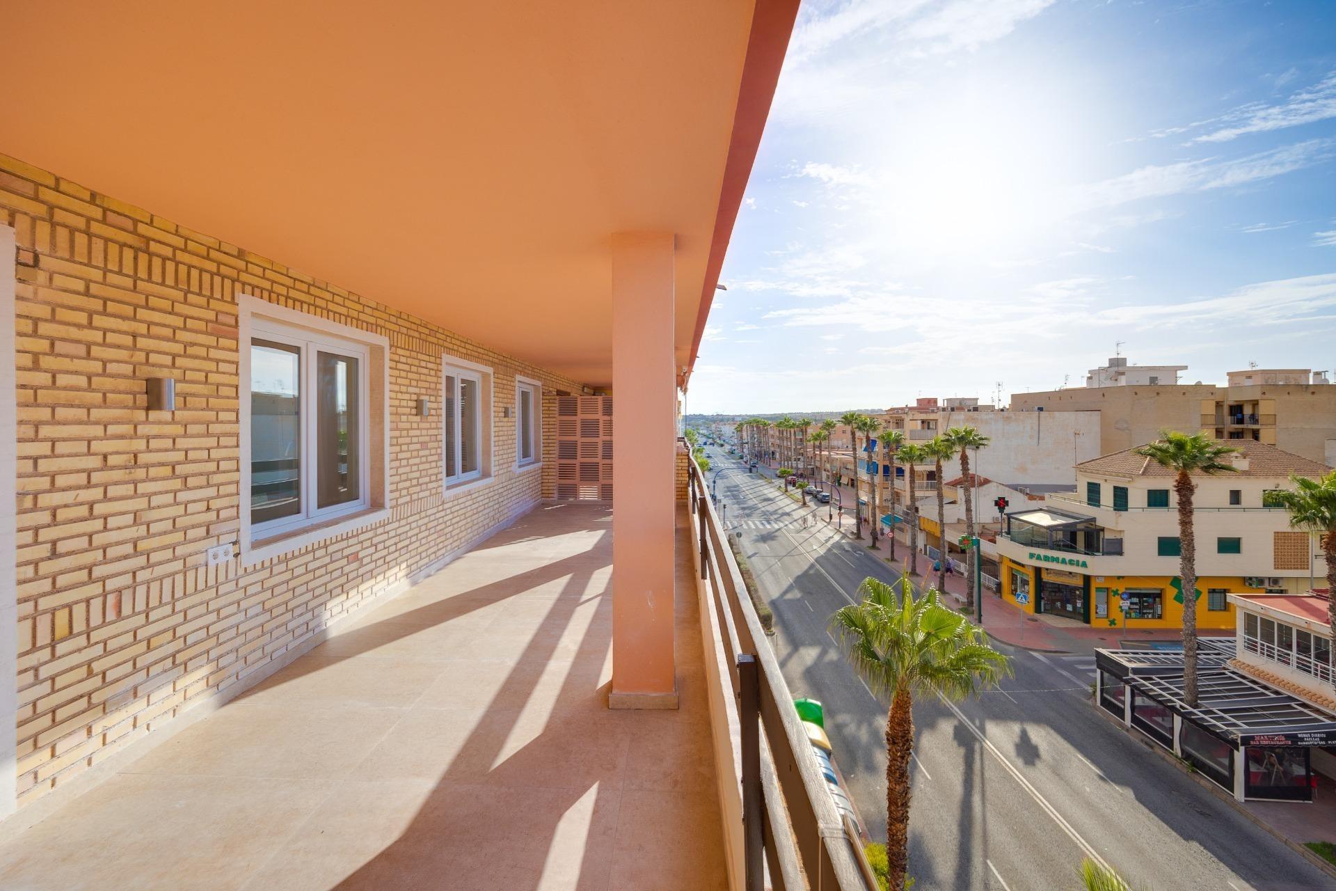 1-10-118 Modern gerenoveerd appartement in Playa de los Náufragos, Torrevieja 3 Slaapkamers 2 Badkamers