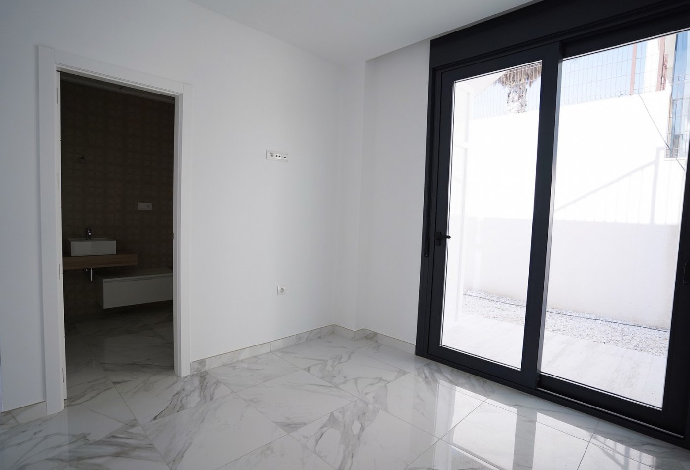 BRAND NEW VILLAS ON ONE LEVEL IN POLOP !!!