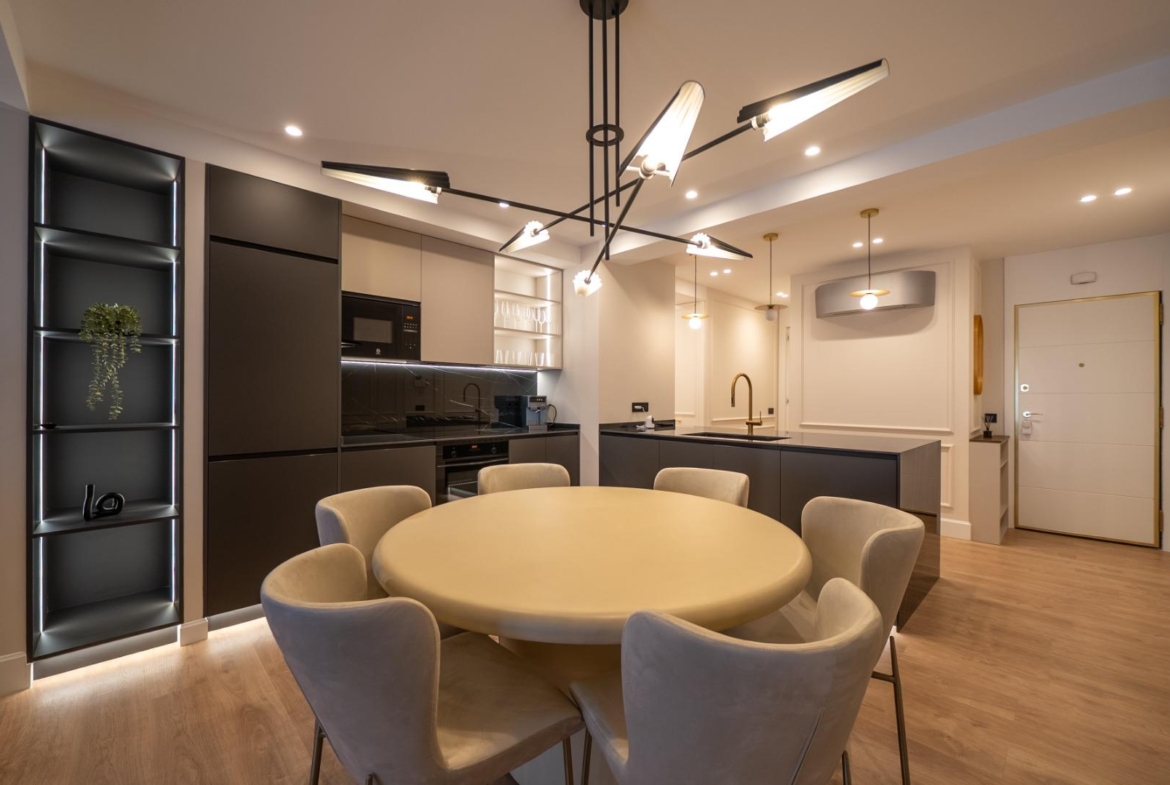 VERVOLGDE APPARTEMENT MET TERRAS EN PARKEREN