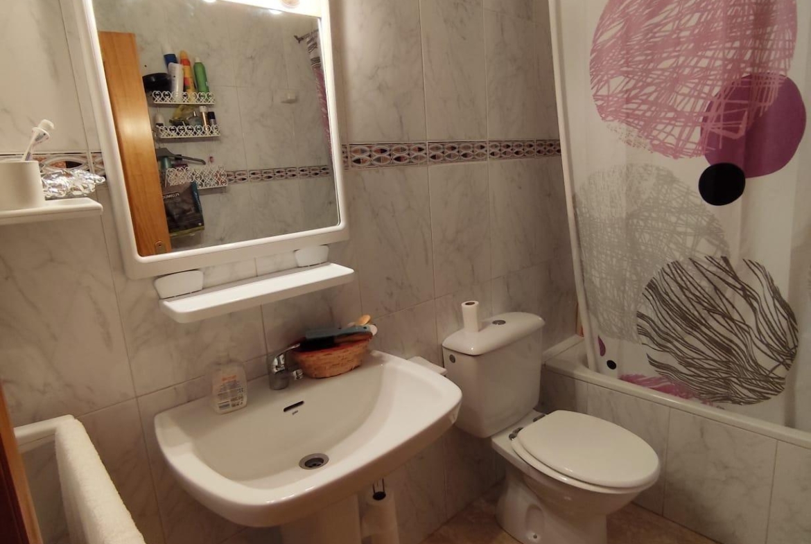 ADOSADO EN LOS ALCAZARES 3 DRM. 2 BAÑOS. SPEEL EEN 500 METROS.
