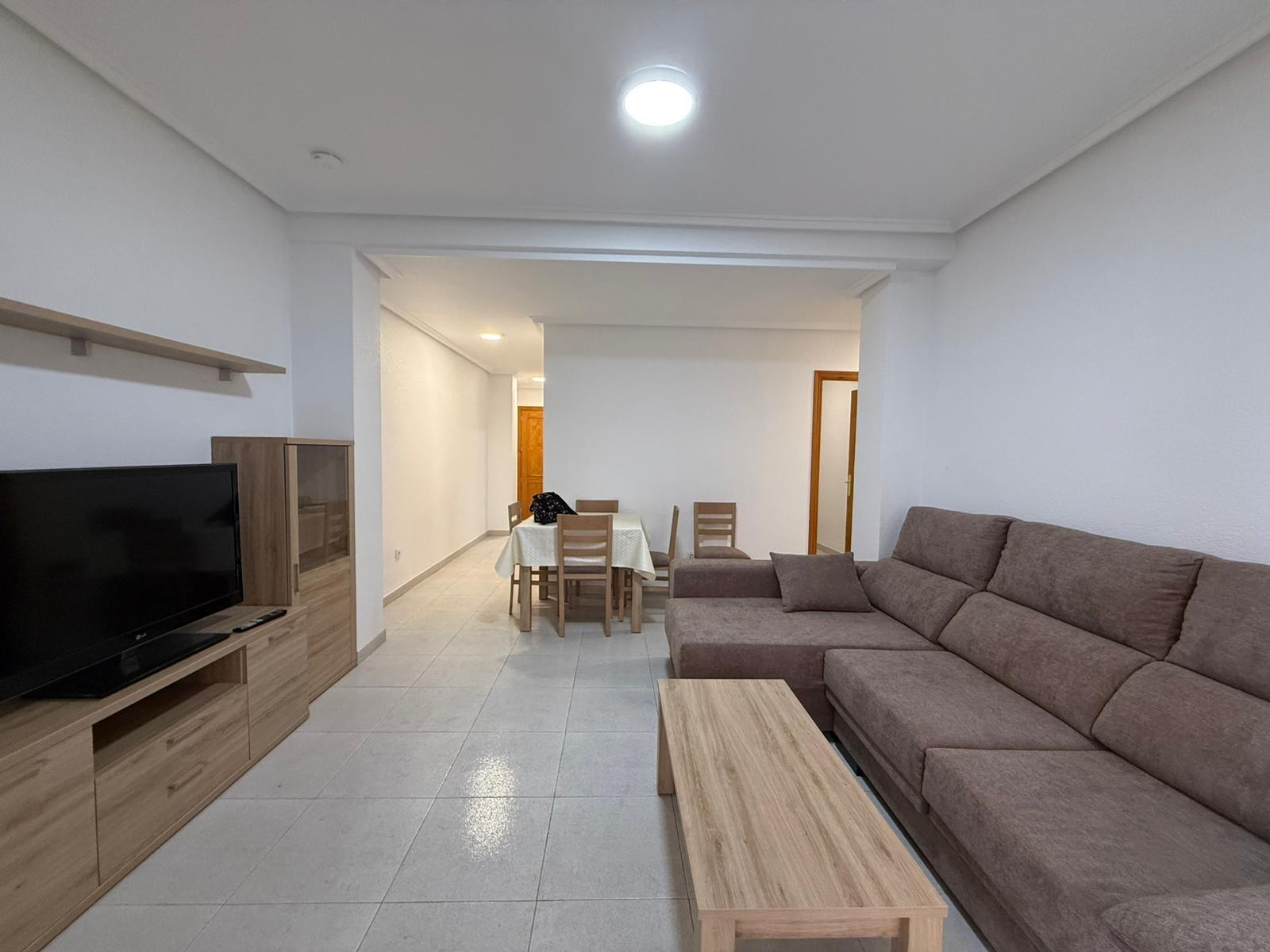 1-10-77 Apartamento de 3 dormitorios 2 baños en La Mata cerca de la playa