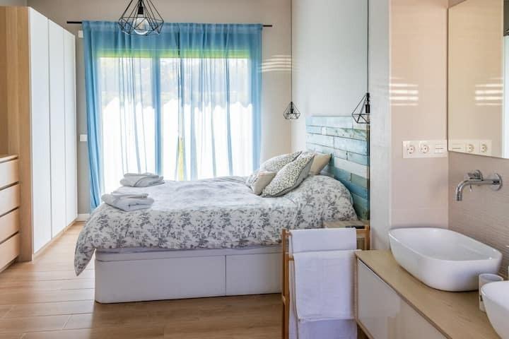 Oportunidad Única en Gijó: Chalet de Lujo con Licencia Turística Activa y Vistas Panorámicas