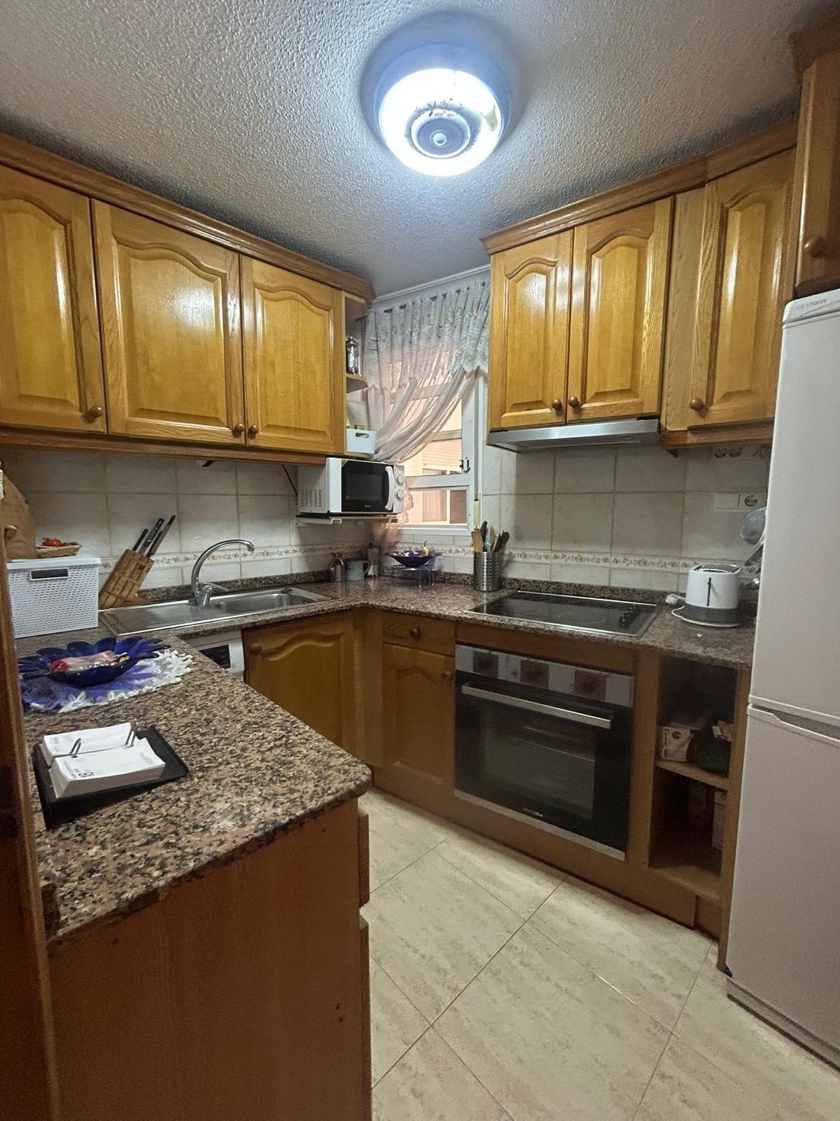 Apartamento con garaje cerrado en Torrevieja – Zona Acequion