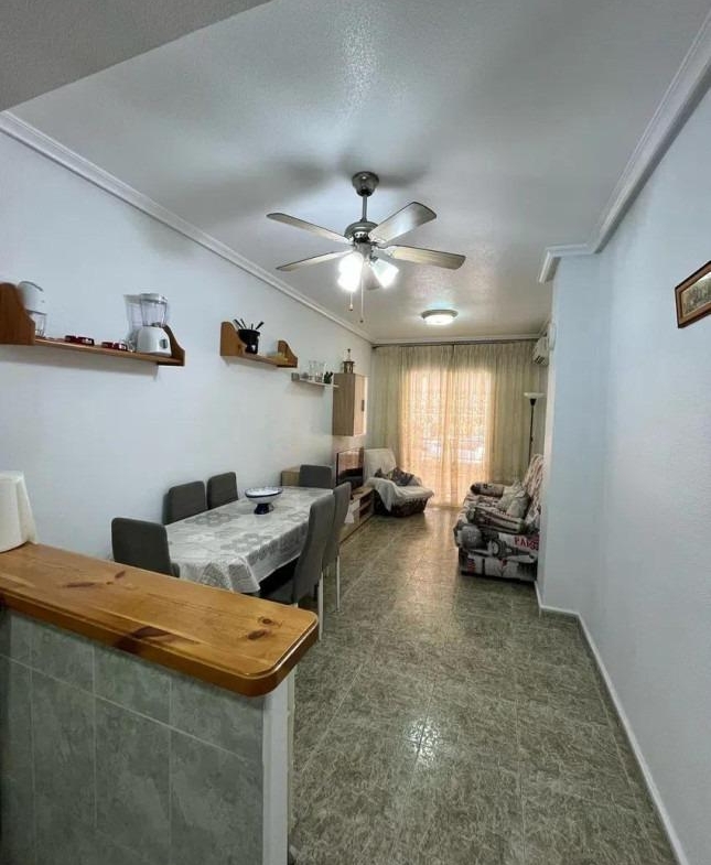 GRAN APARTAMENTO EN TORREVIEJA, 2 HAB, 1 BAÑO