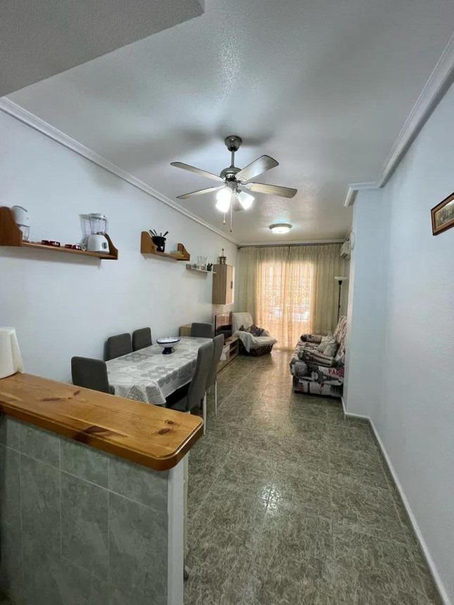 1-11-100 GRAN APARTAMENTO EN TORREVIEJA, 2 HAB, 1 BAÑO