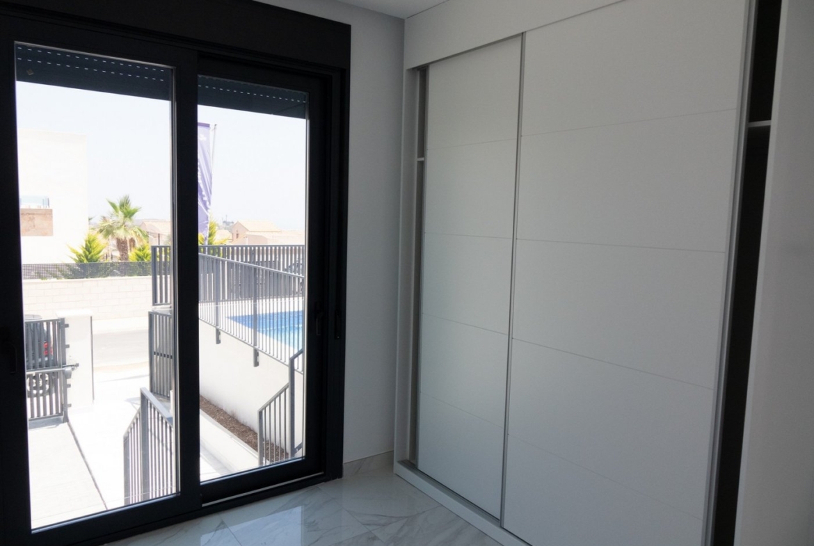 BRAND NEW VILLAS ON ONE LEVEL IN POLOP !!!