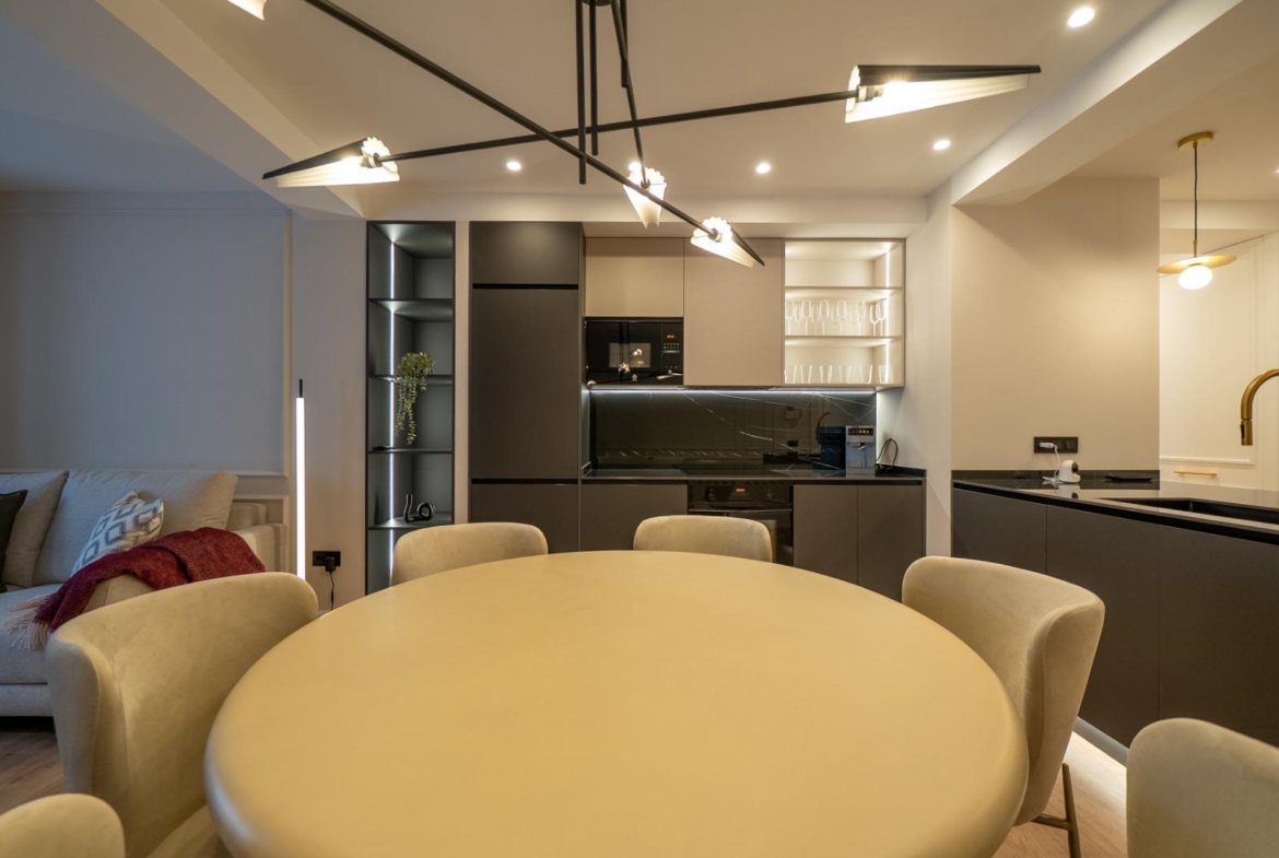 VERVOLGDE APPARTEMENT MET TERRAS EN PARKEREN