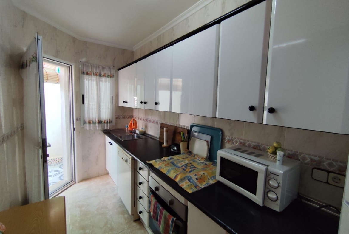 ADOSADO EN LOS ALCAZARES 3 DRM. 2 BAÑOS. SPEEL EEN 500 METROS.