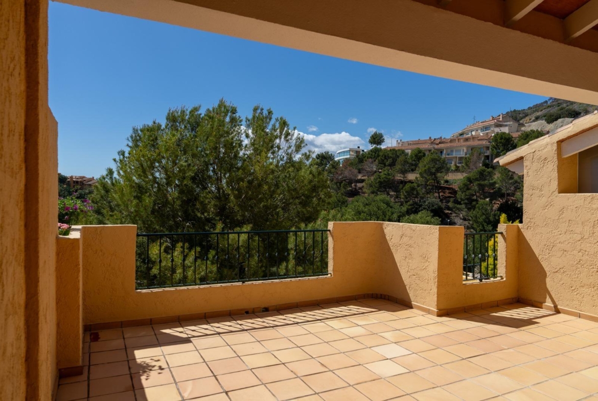 Charming Townhouse with Sea Views in Altea Mascarat