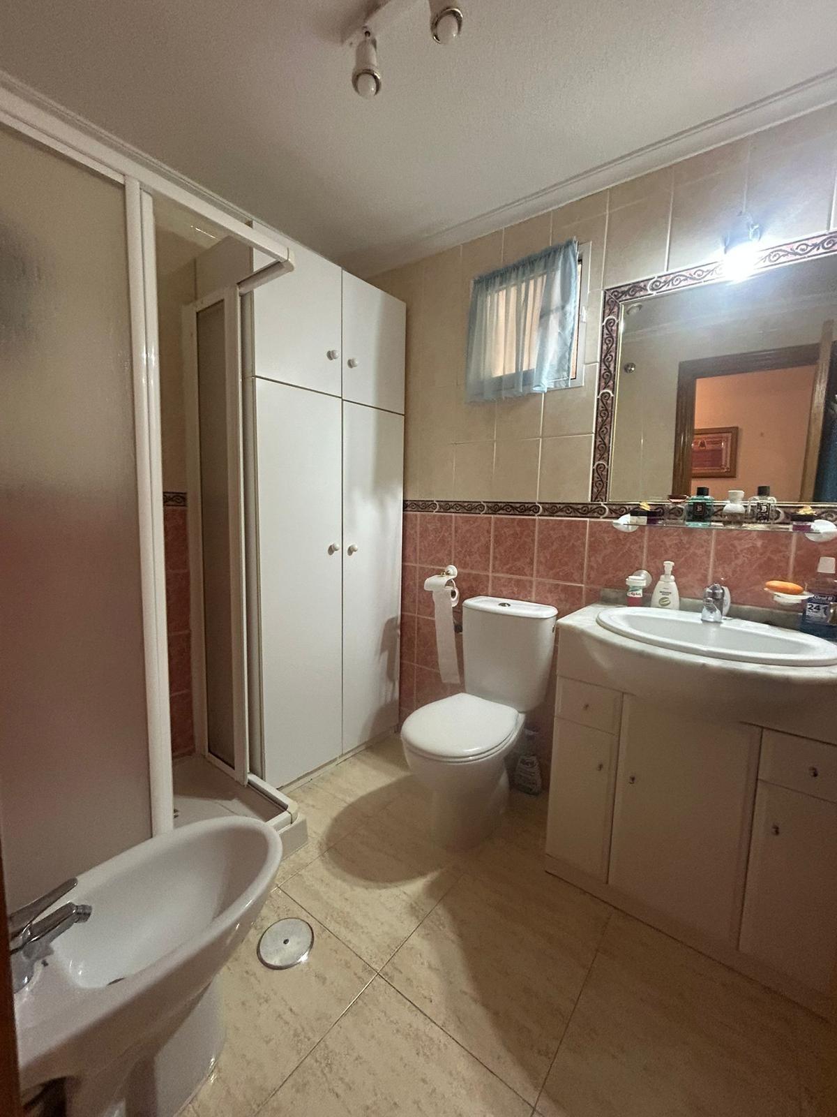 Apartamento con garaje cerrado en Torrevieja – Zona Acequion