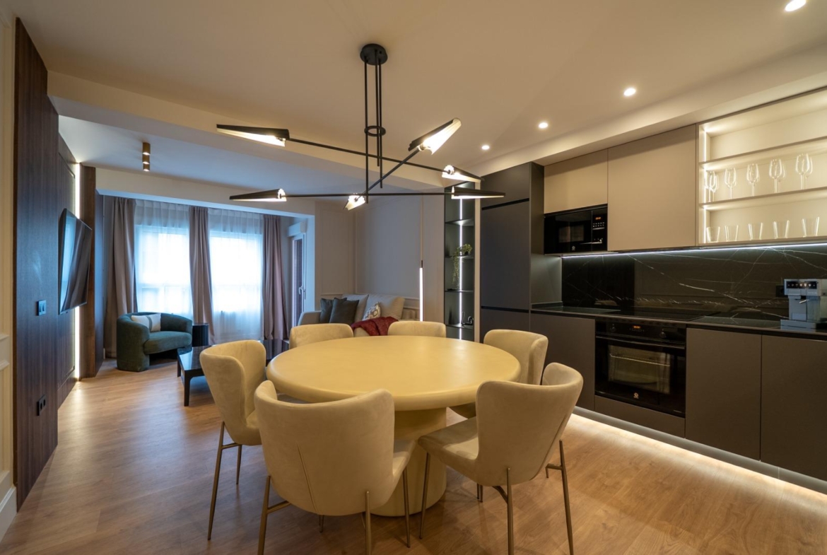 VERVOLGDE APPARTEMENT MET TERRAS EN PARKEREN
