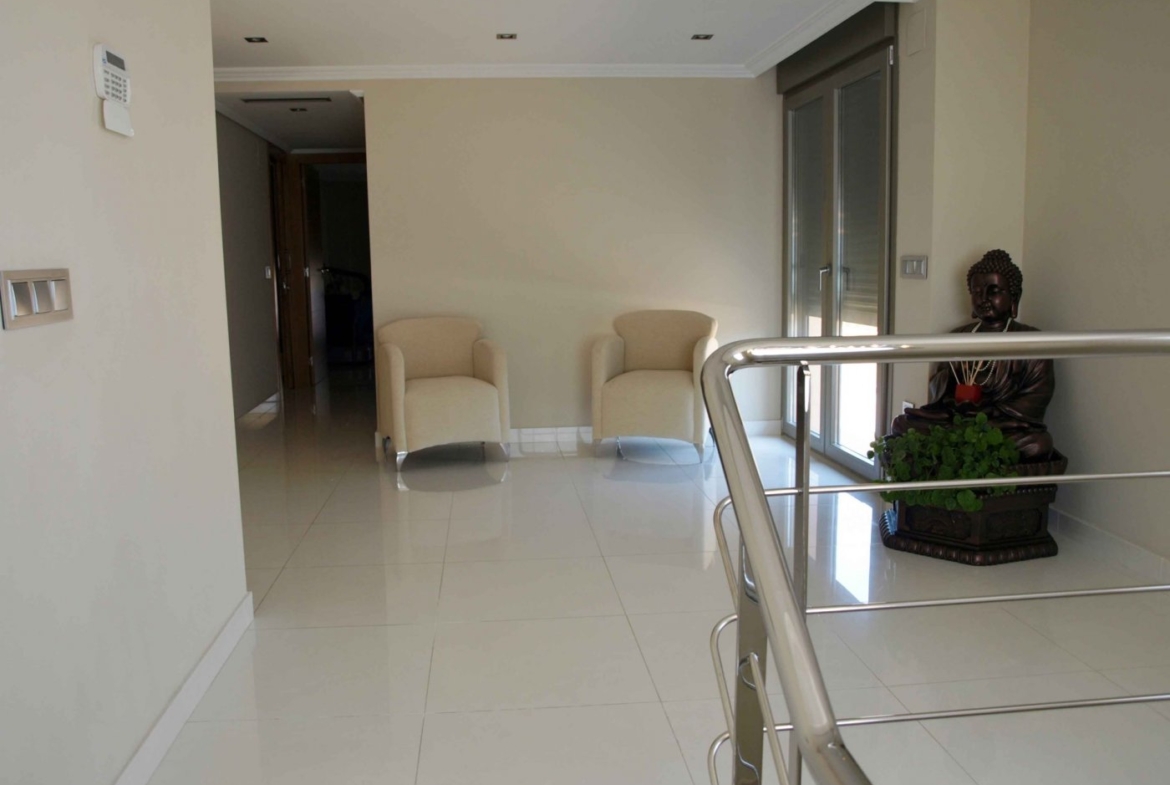 FINCA WITH LUXURY VILLA AND TWO TOWNHOUSES