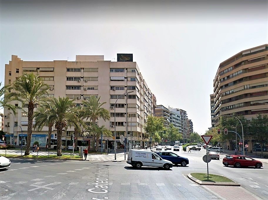OFICINA EN EL CENTRO DE ALICANTE – ENSANCHE/DIPUTACIÓN – CON GARAJE