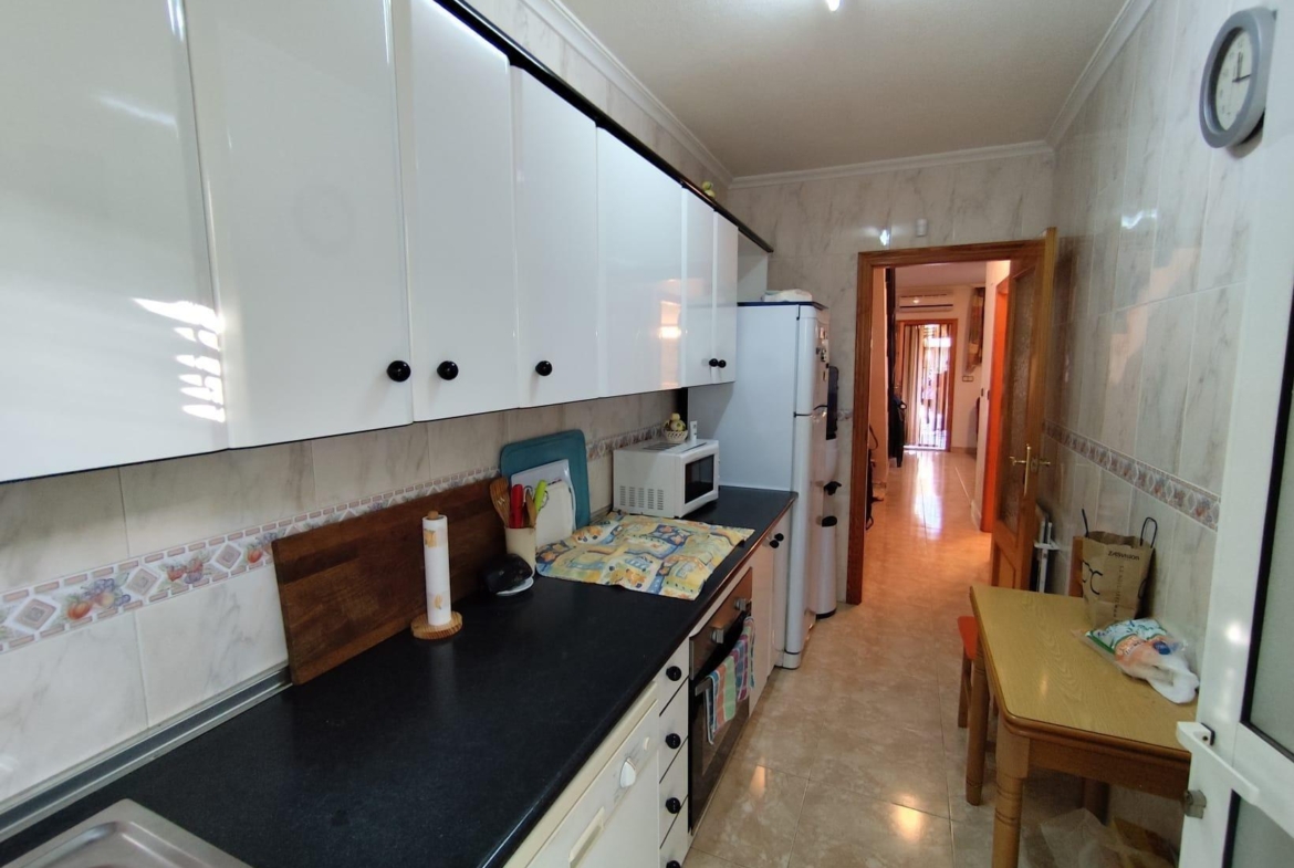 ADOSADO EN LOS ALCAZARES 3 DRM. 2 BAÑOS. SPEEL EEN 500 METROS.