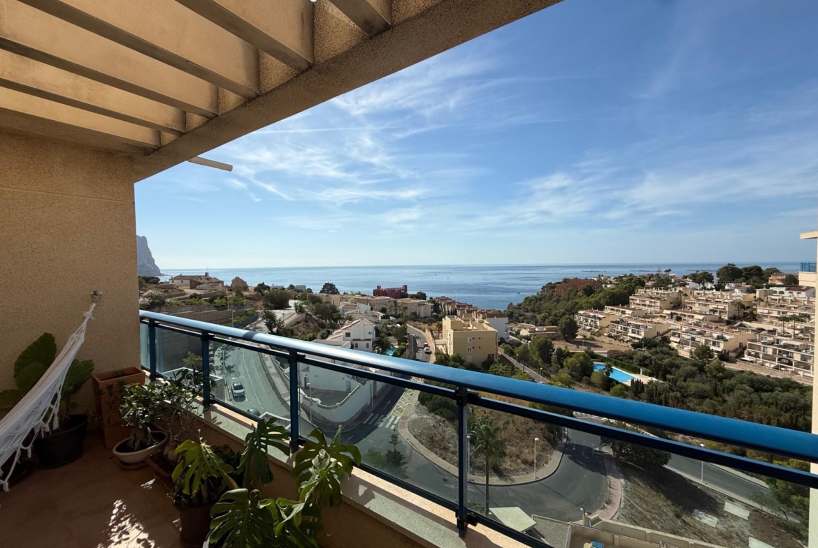 Ático exclusivo en Calpe con vistas panorámicas y proyecto de reforma