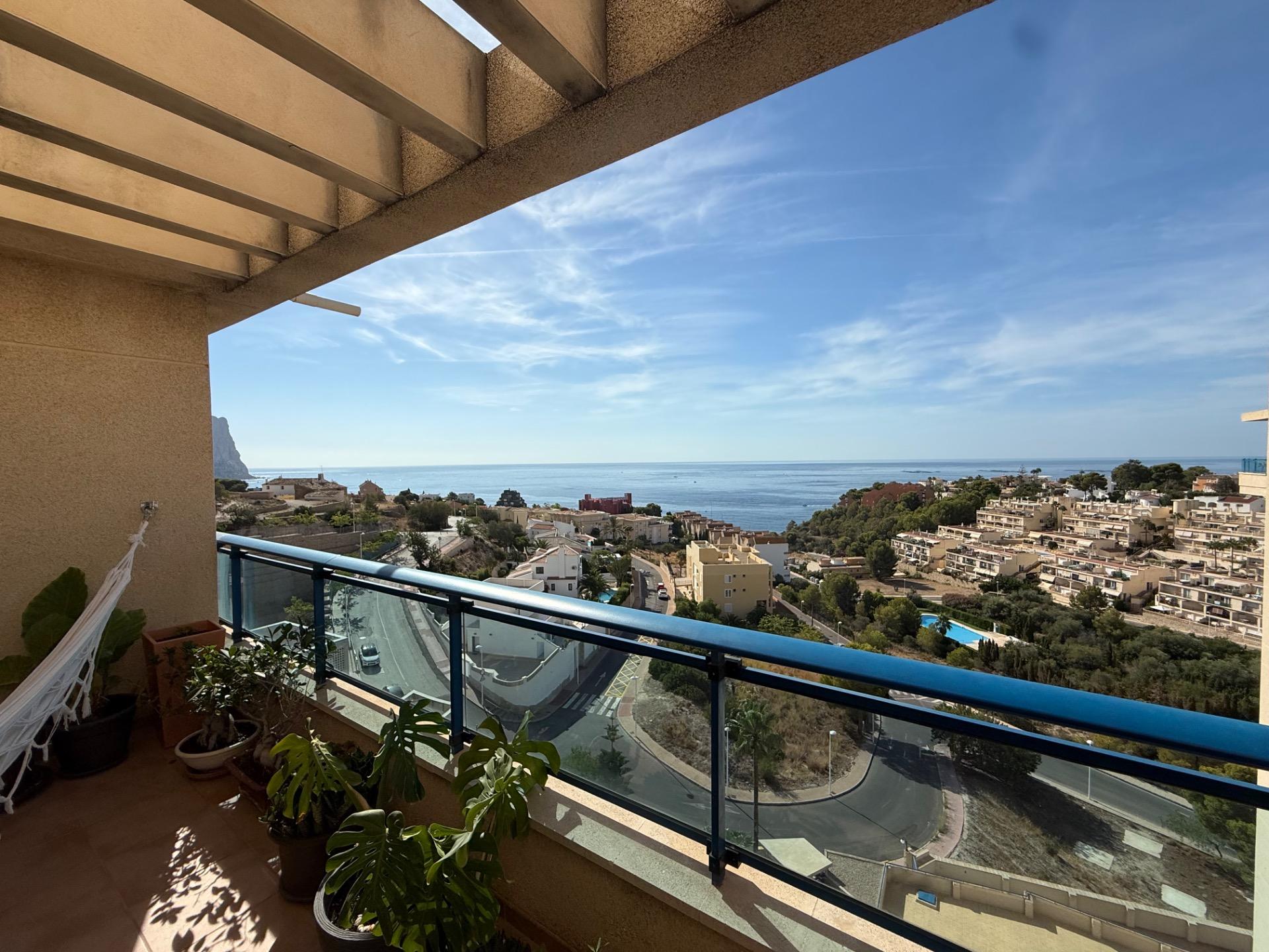 Ático exclusivo en Calpe con vistas panorámicas y proyecto de reforma