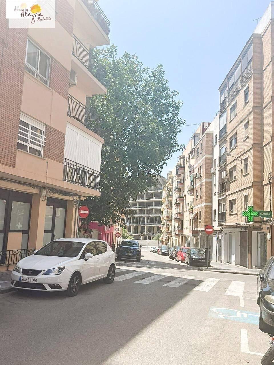1-13-90 An excellent investment property is offered for sale in one of Valencia’s most promising neighborhoods — Benicalap
