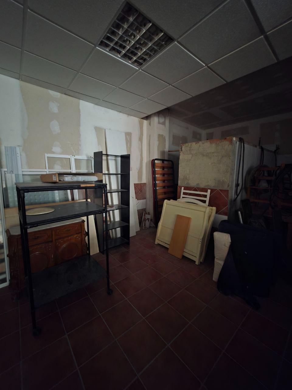 Oportunidad de Inversión: Local Comercial en Oviedo, Zona Fozaneldi-Tenderina