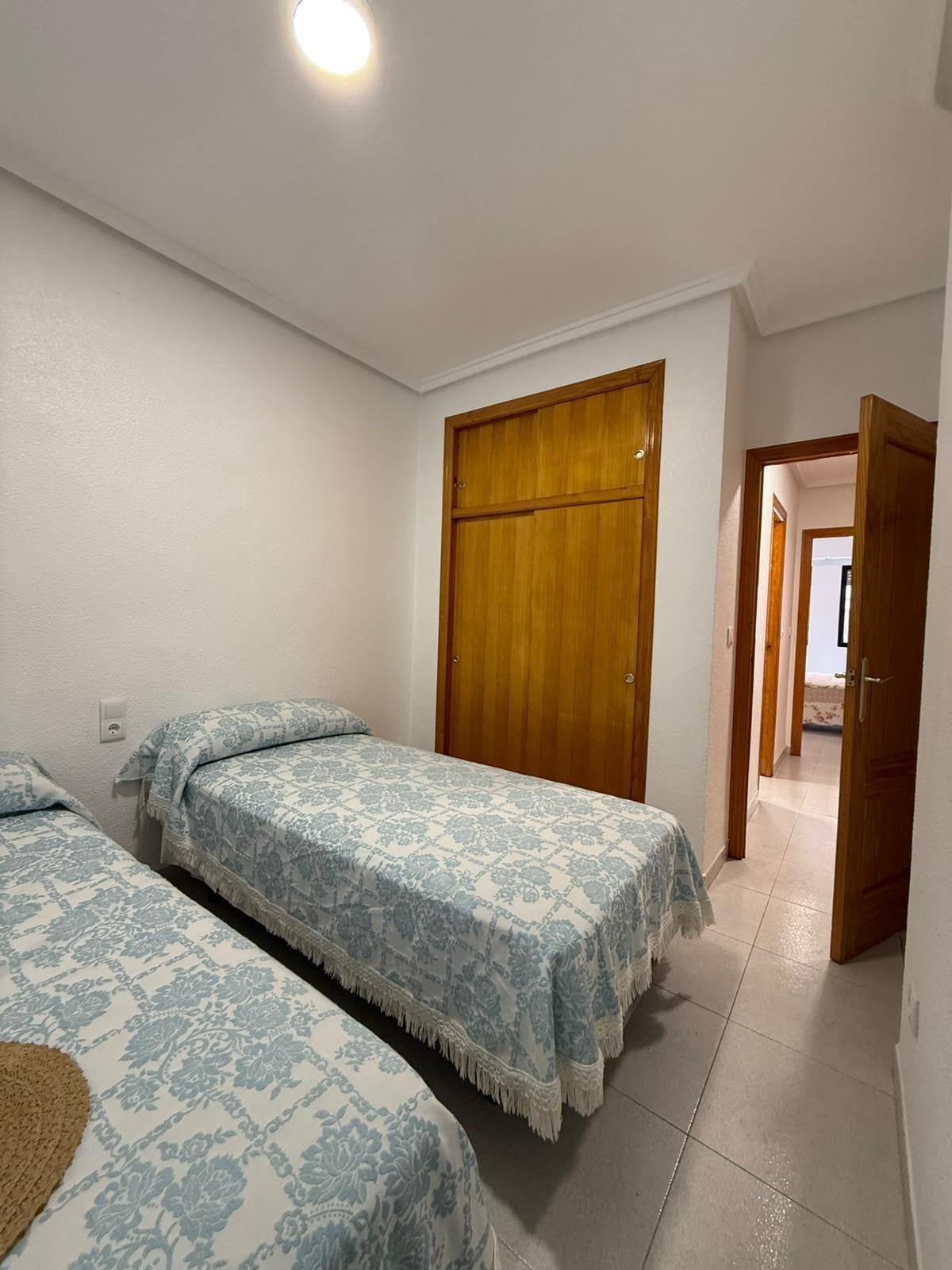 1-14-59 Apartamento de 3 dormitorios 2 baños en La Mata cerca de la playa