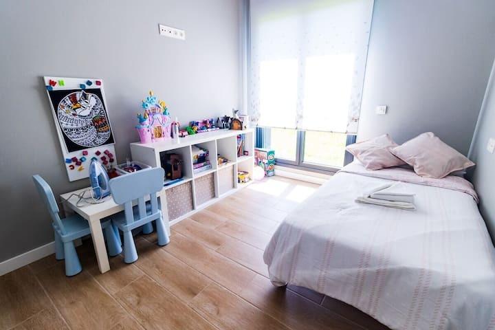 Oportunidad Única en Gijó: Chalet de Lujo con Licencia Turística Activa y Vistas Panorámicas