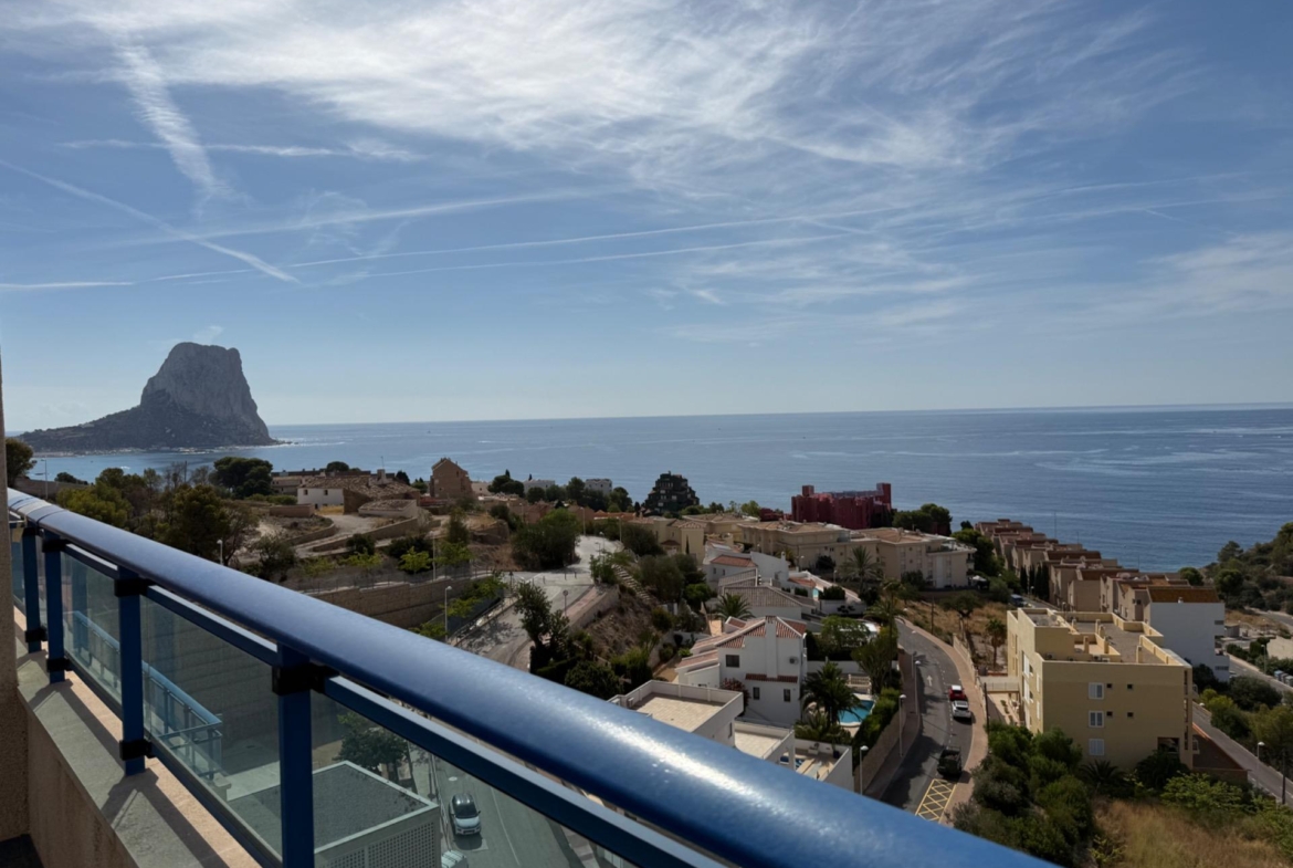 Ático exclusivo en Calpe con vistas panorámicas y proyecto de reforma