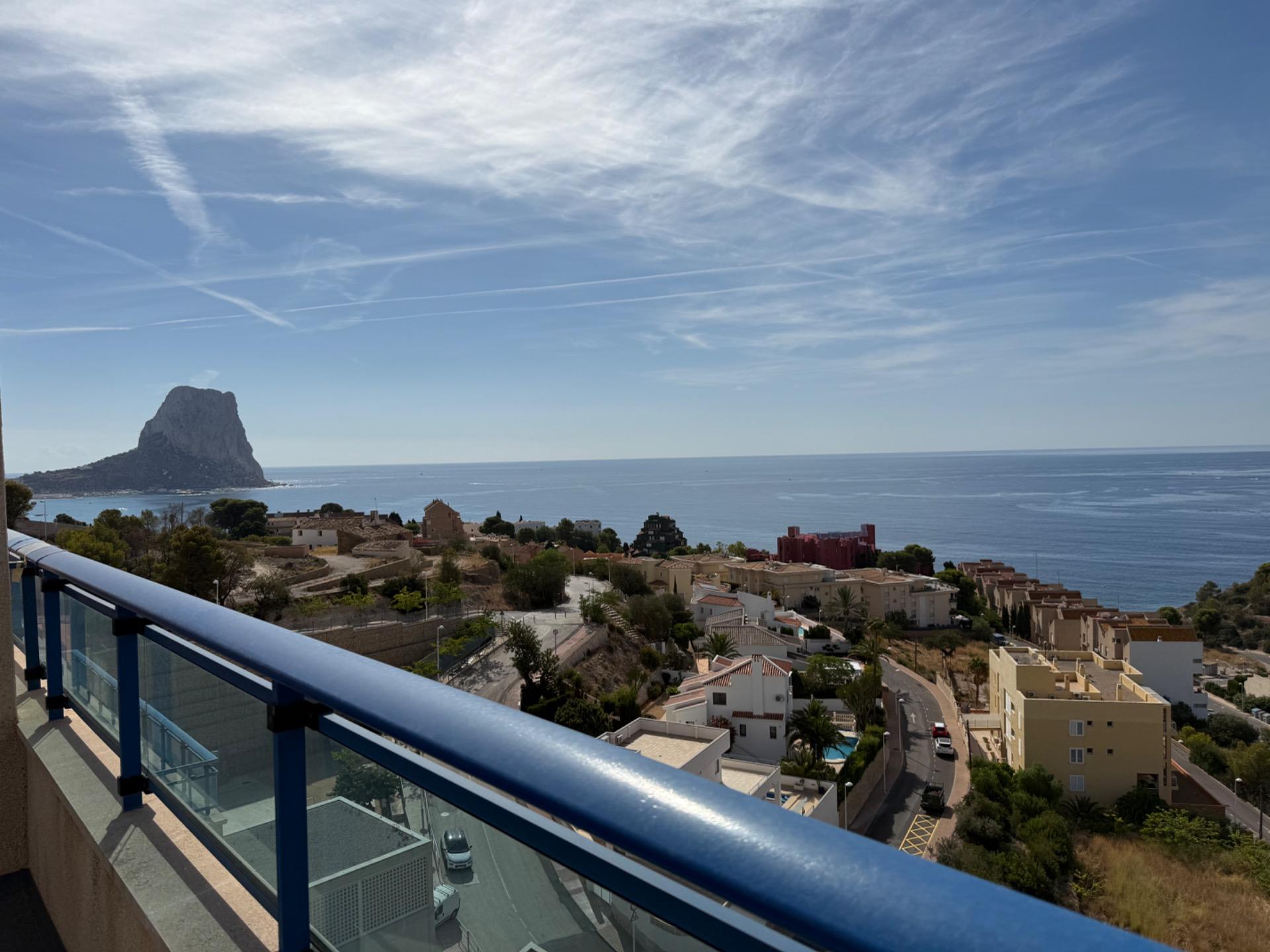 Ático exclusivo en Calpe con vistas panorámicas y proyecto de reforma