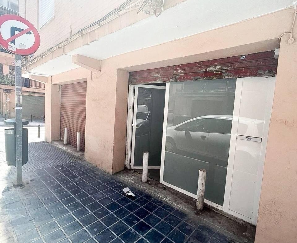 An excellent investment property is offered for sale in one of Valencia’s most promising neighborhoods — Benicalap