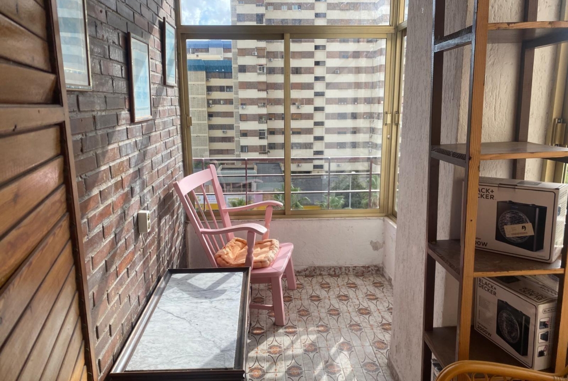 Oportunidad!Un piso totalmente exterior con vistas al mar en urbanización cerrada