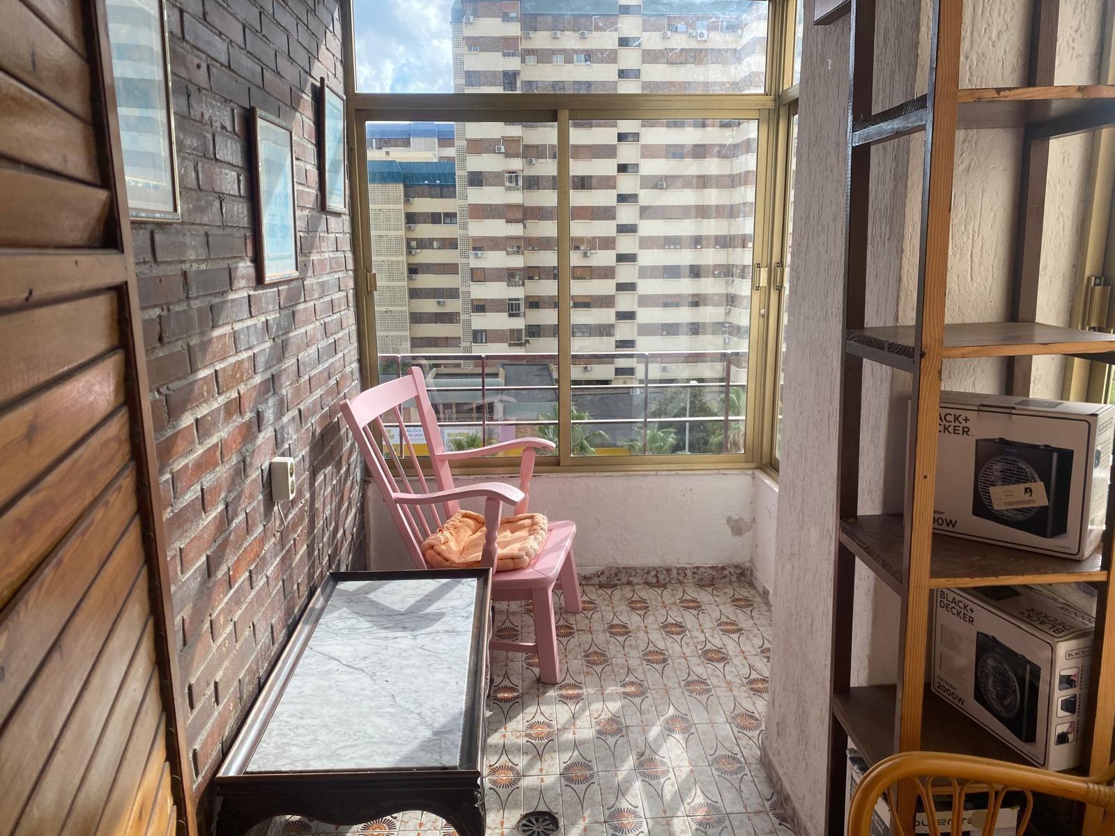 1-14-88 Oportunidad!Un piso totalmente exterior con vistas al mar en urbanización cerrada