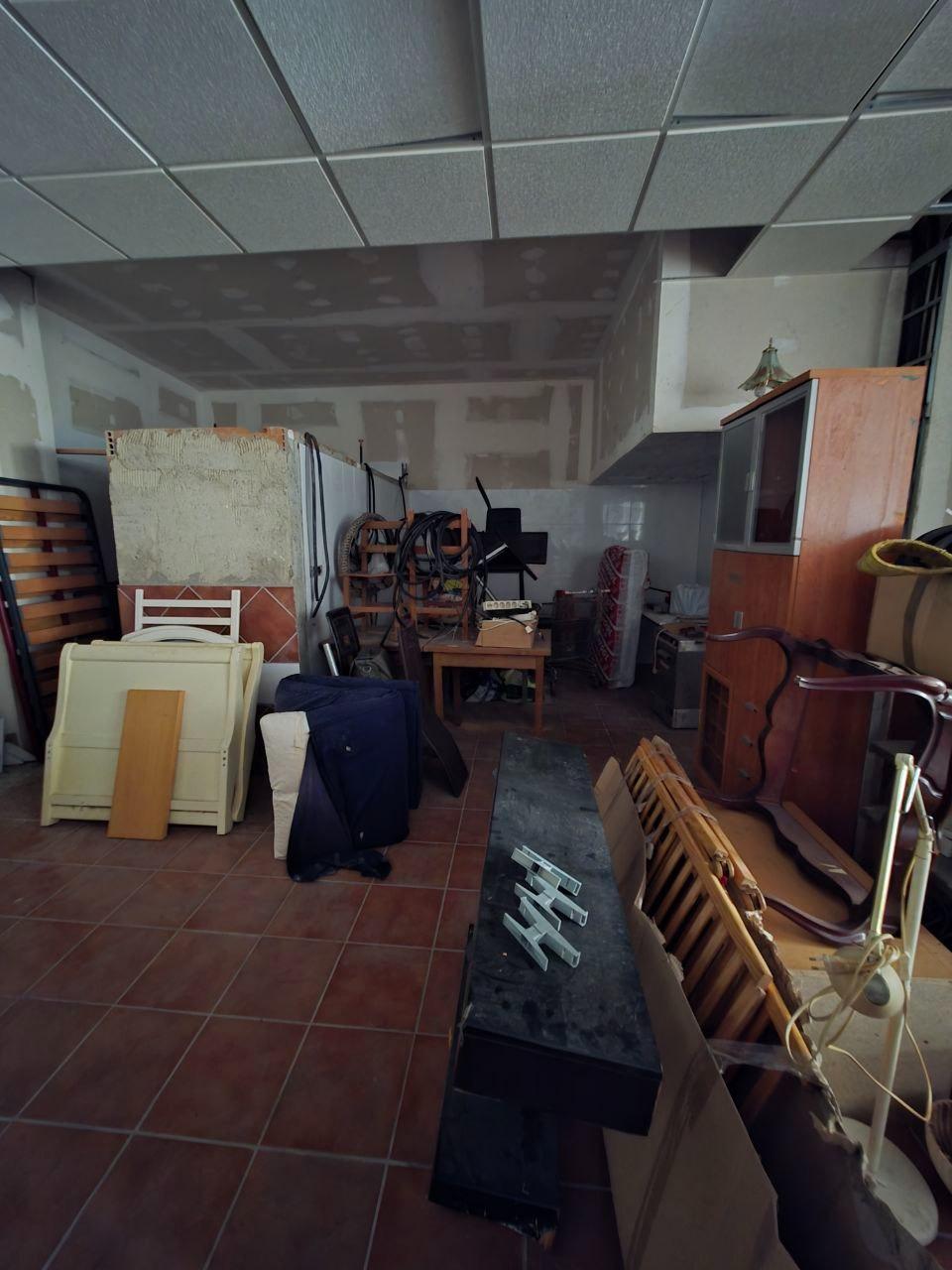 Oportunidad de Inversión: Local Comercial en Oviedo, Zona Fozaneldi-Tenderina