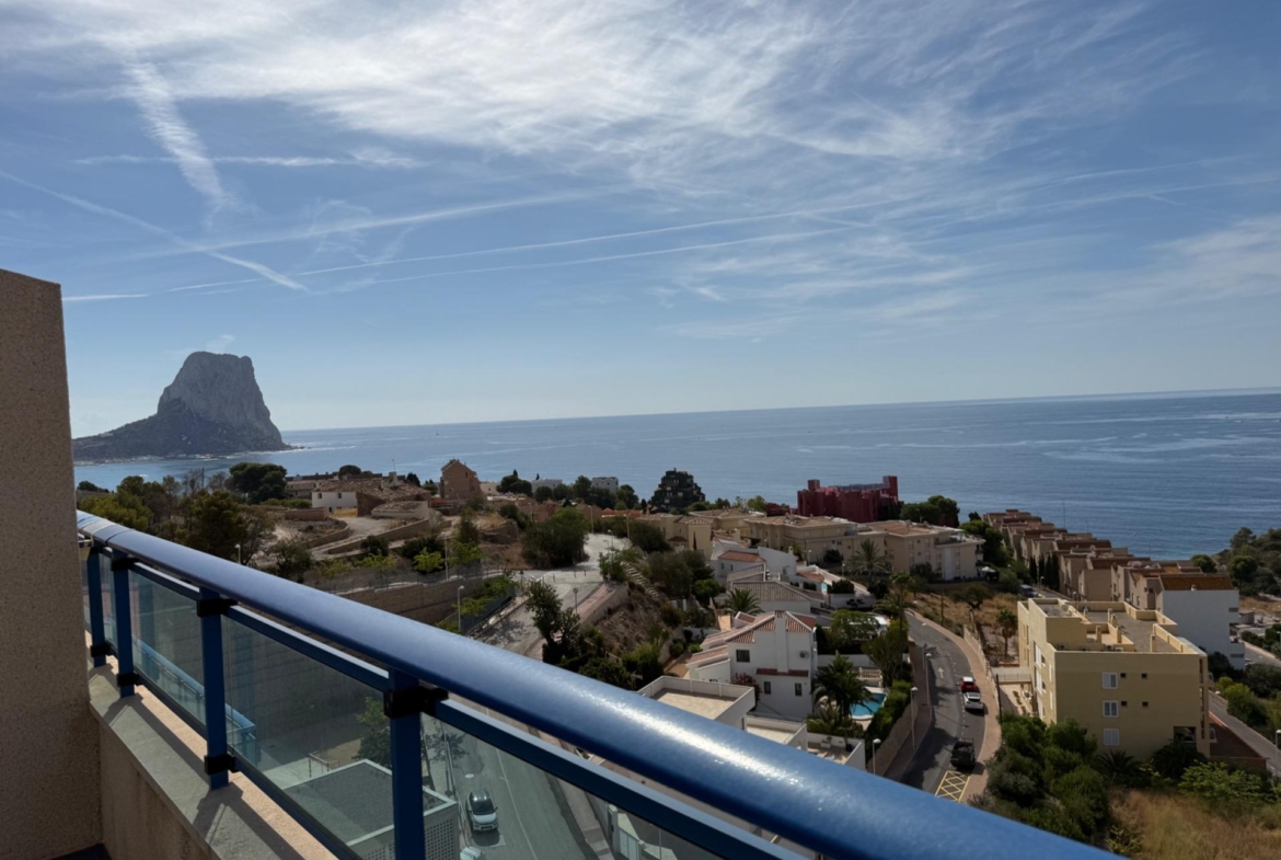 Ático exclusivo en Calpe con vistas panorámicas y proyecto de reforma