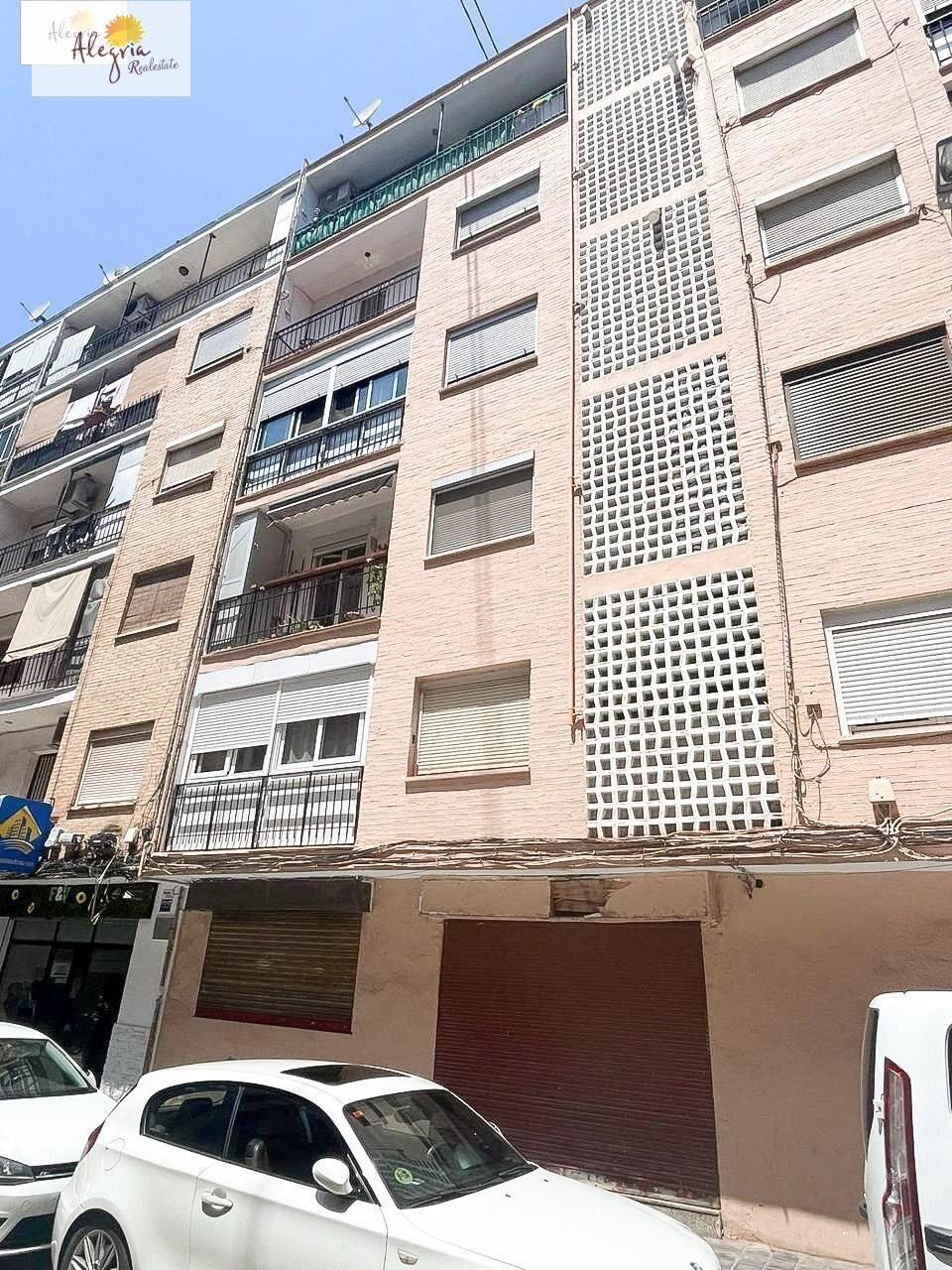 1-15-78 An excellent investment property is offered for sale in one of Valencia’s most promising neighborhoods — Benicalap