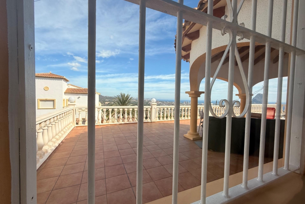 Licht, rust en uitzicht op zee Een indrukwekkende villa in Calpe