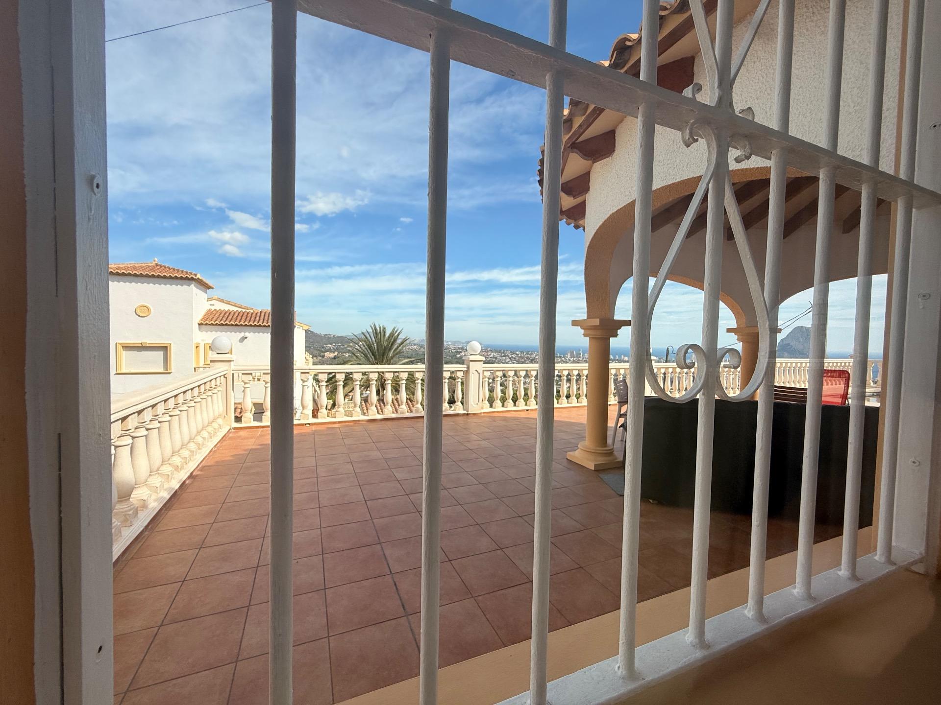 1-15-84 Licht, rust en uitzicht op zee Een indrukwekkende villa in Calpe